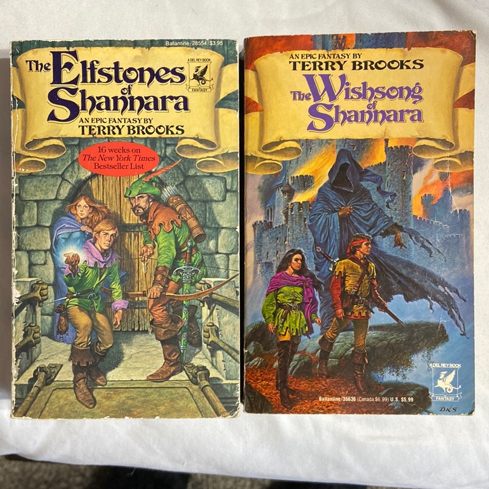 Terry Brooks softcover books bundle.Great used condition. No writing on insides.